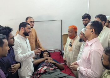 ছাত্রদলের হামলায় আহত ডাকসু নেতাদের খোঁজ নিতে হাসপাতালে জননেতা নূরুল ইসলাম বুলবুল এমপি