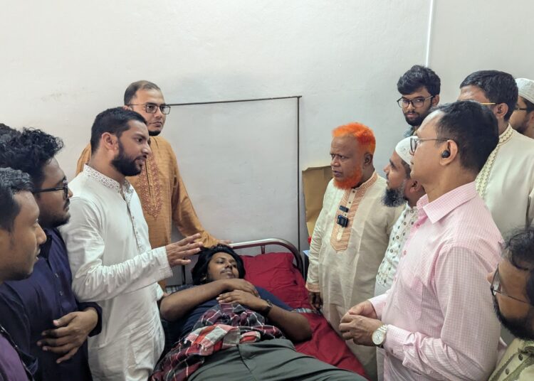 ছাত্রদলের হামলায় আহত ডাকসু নেতাদের খোঁজ নিতে হাসপাতালে জননেতা নূরুল ইসলাম বুলবুল এমপি