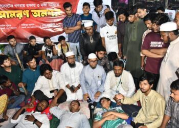 গণভোটের রায় রক্ষা সহ ৩ দফা দাবিতে অনশনরত শিক্ষার্থীদের পাশে জামায়াতে ইসলামীর ৩ এমপি