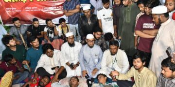 গণভোটের রায় রক্ষা সহ ৩ দফা দাবিতে অনশনরত শিক্ষার্থীদের পাশে জামায়াতে ইসলামীর ৩ এমপি