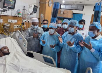 শরীয়তপুর সদর হাসপাতালে হামলার শিকার চিকিৎসাধীন ডা. নাসির ইসলামের শারীরিক খোঁজ-খবর নিতে ঢামেকে ছুঁটে গেলেন নূরুল ইসলাম বুলবুল এমপি