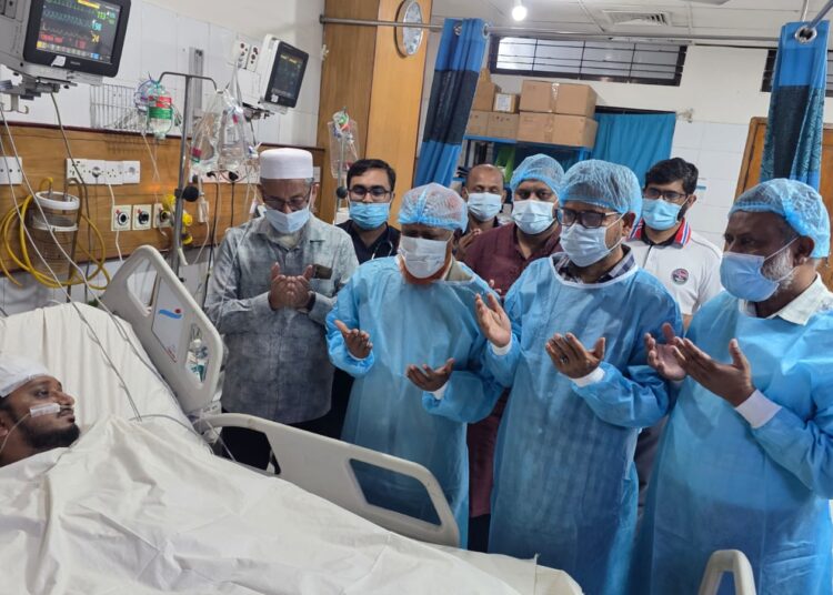 শরীয়তপুর সদর হাসপাতালে হামলার শিকার চিকিৎসাধীন ডা. নাসির ইসলামের শারীরিক খোঁজ-খবর নিতে ঢামেকে ছুঁটে গেলেন নূরুল ইসলাম বুলবুল এমপি