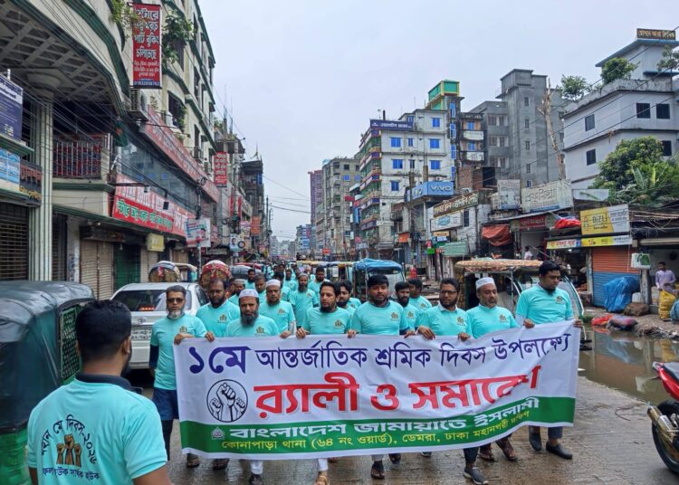 যাত্রাবাড়ী-কোনাপাড়া থানার উদ্যোগে ১ মে আন্তর্জাতিক শ্রমিক দিবস (মে দিবস) উদযাপন উপলক্ষে বর্ণাঢ্য র‍্যালি, শ্রমিক সমাবেশ ও শ্রমিকদের মাঝে খাবার বিতরণ কর্মসূচি অনুষ্ঠিত