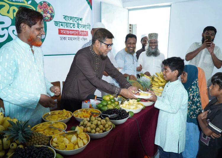 জামায়াতে ইসলামীর উদ্যোগে বস্তিভিত্তিক স্কুলে ফল উৎসব অনুষ্ঠিত
