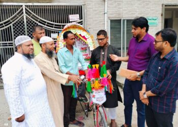 জামায়াত ঢাকা দক্ষিণের সমাজকল্যাণ বিভাগের উদ্যোগে দারিদ্র্য বিমোচন ও পুনর্বাসনের লক্ষ্যে রিকশা উপহার প্রদান কর্মসূচি অনুষ্ঠিত
