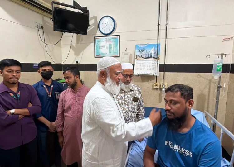 ছাত্রদল সন্ত্রাসীদের নৃশংস হামলায় গুরুতর আহত নিউমার্কেট থানার রুকন অ্যাডভোকেট আতিকুর রহমান